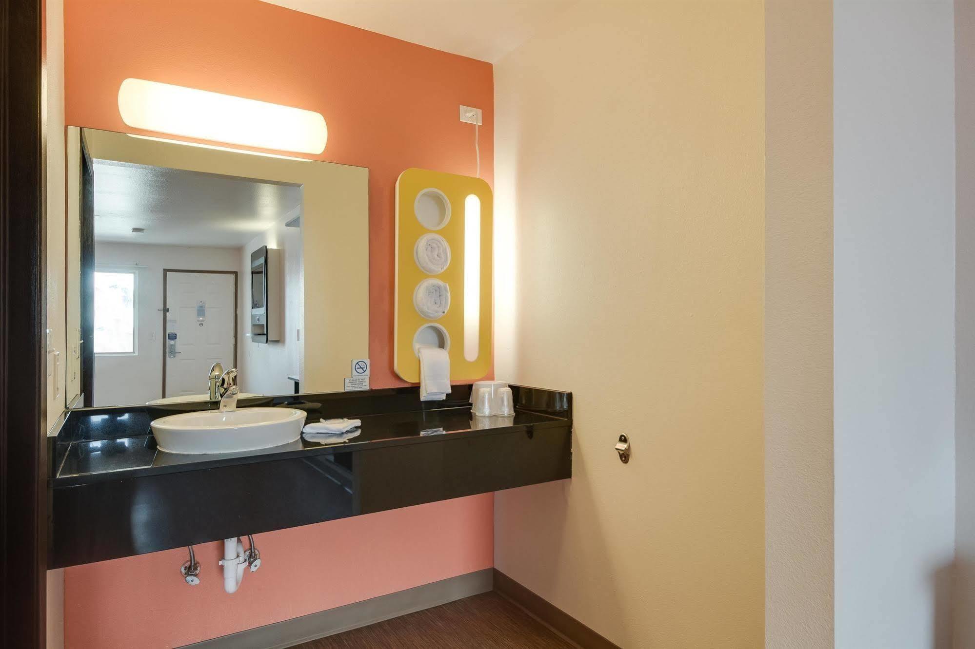 Motel 6-Brownsville, Tx North Екстер'єр фото