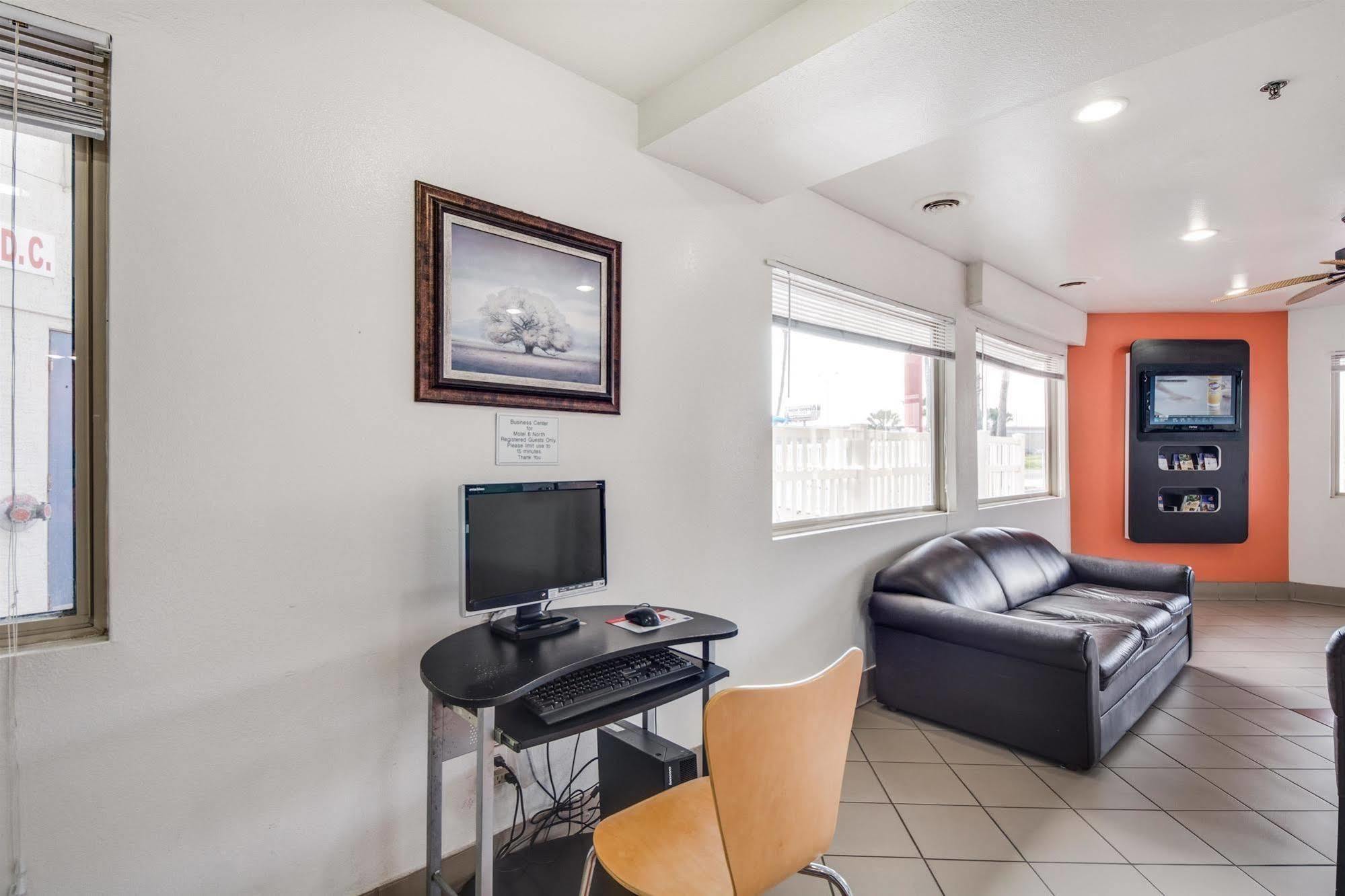 Motel 6-Brownsville, Tx North Екстер'єр фото