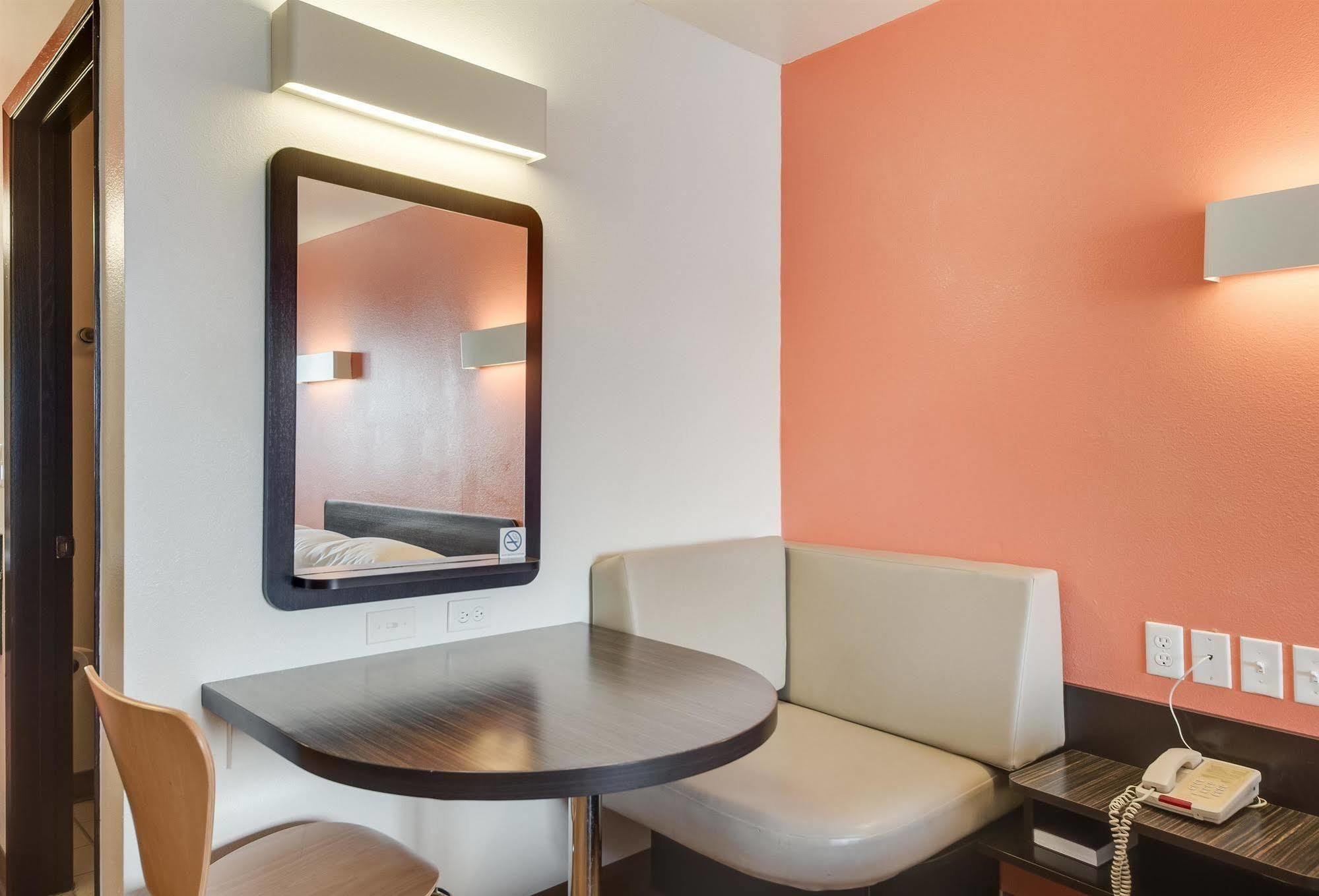 Motel 6-Brownsville, Tx North Екстер'єр фото