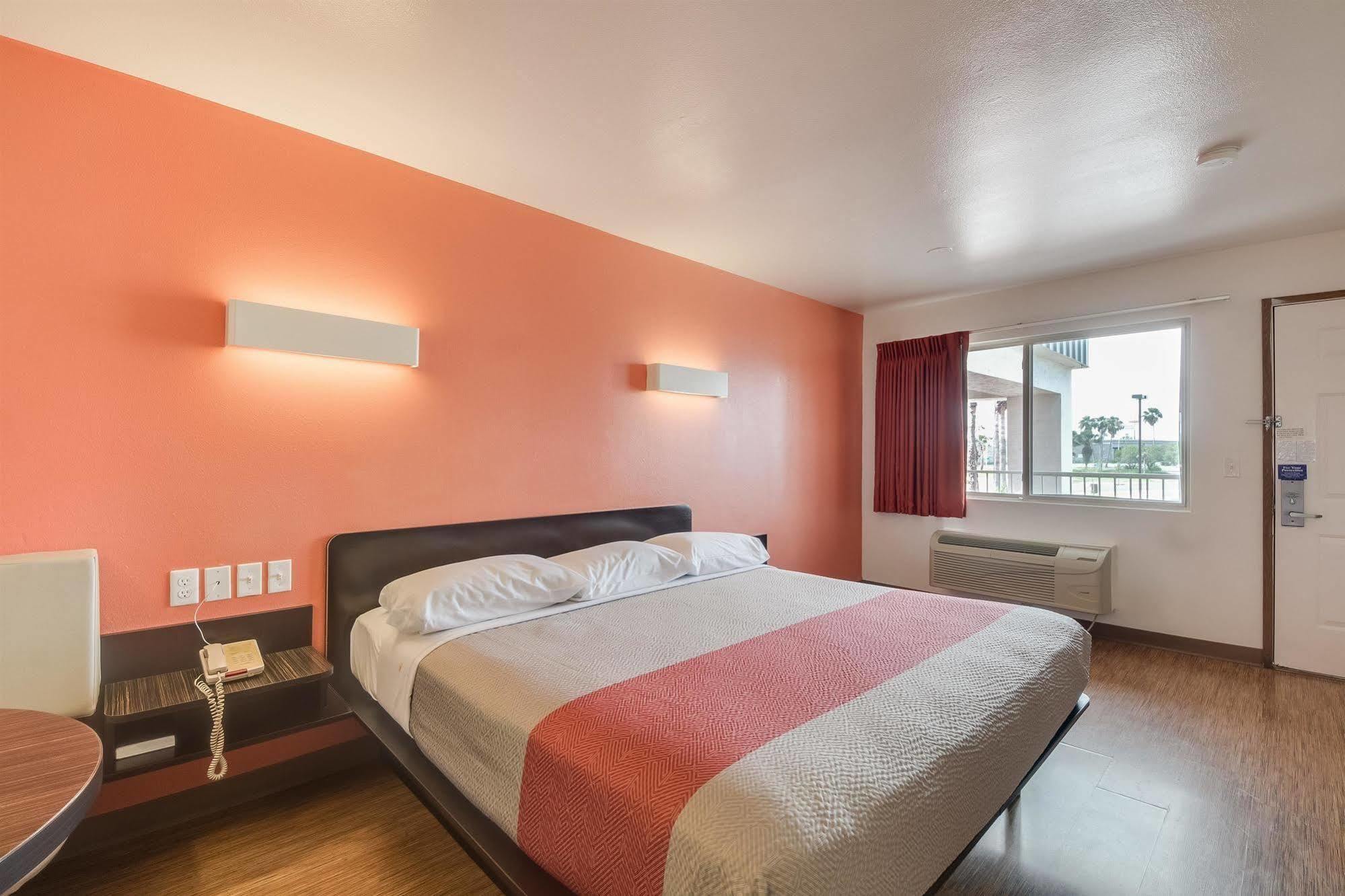 Motel 6-Brownsville, Tx North Екстер'єр фото