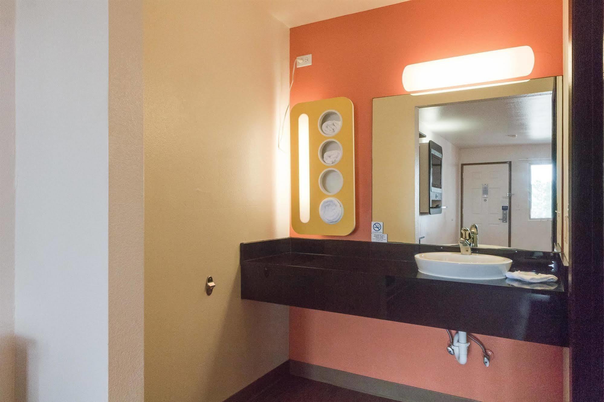 Motel 6-Brownsville, Tx North Екстер'єр фото