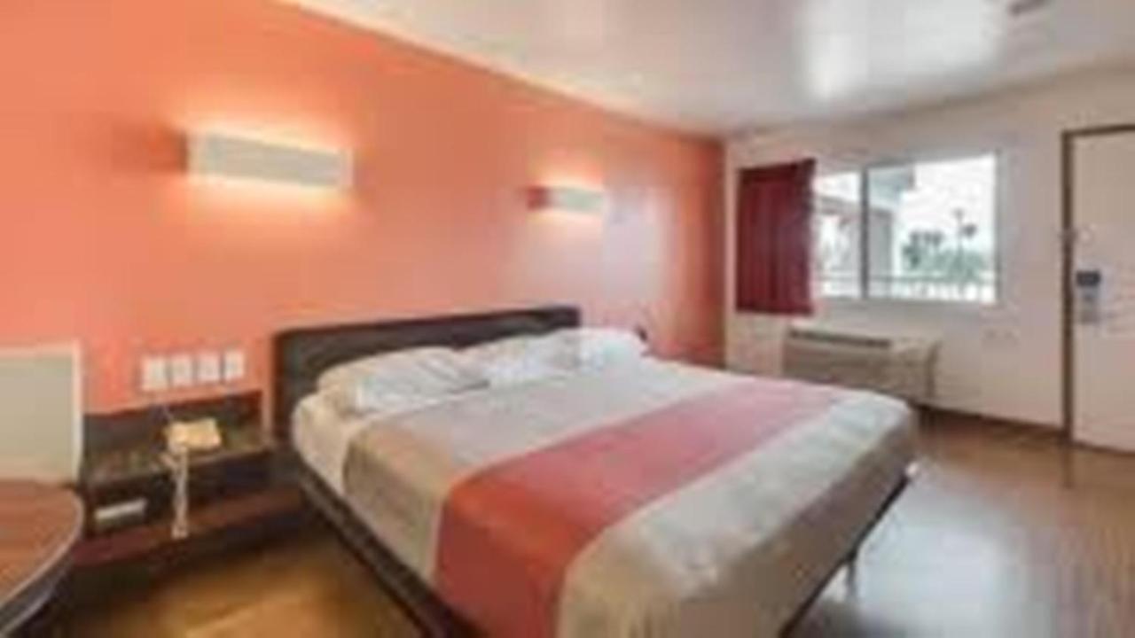Motel 6-Brownsville, Tx North Екстер'єр фото